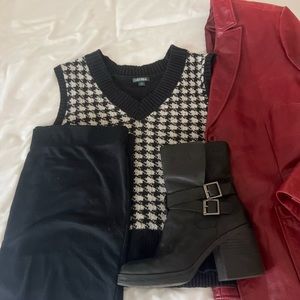 Wildfable sweater vest. Worn only a few times. Good condition